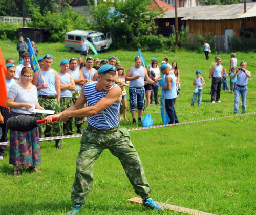 В Горно-Алтайске отметили День ВДВ