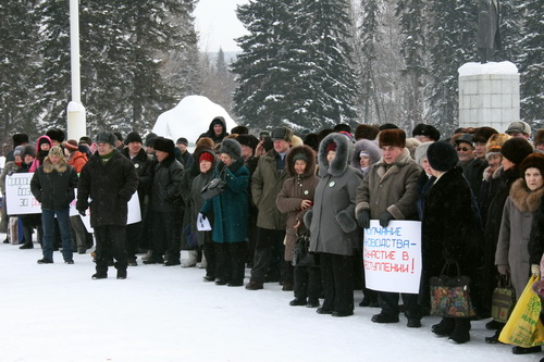 По разным оценкам, в митинге приняли участие от 100 до 600 человек По разным оценкам, в митинге приняли участие от 100 до 600 человек. Истина, как всегда, где-то посередине