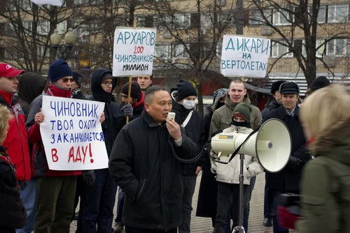На митинге в Москве выступил руководитель духовного центра «Алтай» Сергей Кыныев. Фото http://barsoved.livejournal.com