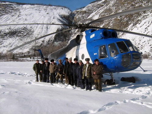 Для обитателей заповедных кордонов прибытие вертолета – праздник