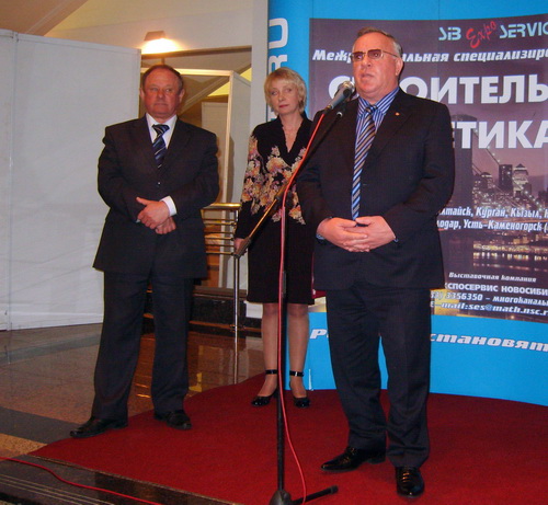 Александр Бердников назвал открывшуюся выставку «выставкой созидателей»