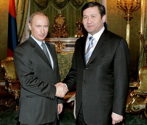 Монгольские СМИ заподозрили Владимира Путина в желании поагитировать за Намбарына Энхбаяра