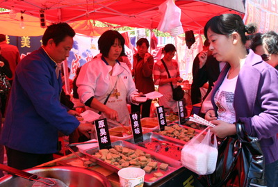 В городе Алтай проходит Фестиваль закусок (фото с официального сайта префектуры)