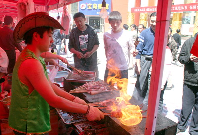 В городе Алтай проходит Фестиваль закусок (фото с официального сайта префектуры)