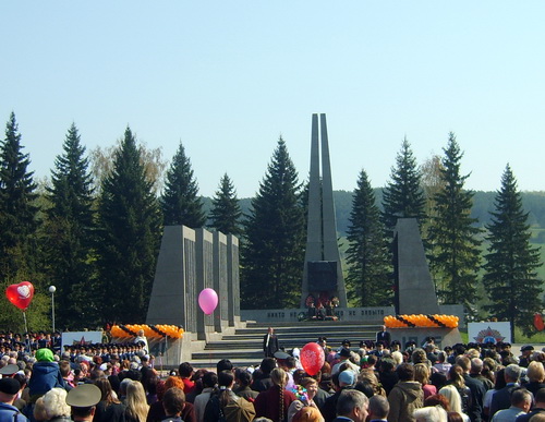 В Горно-Алтайске состоялся праздничный митинг В Горно-Алтайске состоялся праздничный митинг