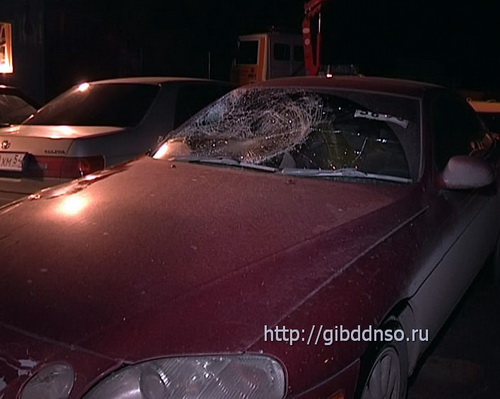 Ольга сокрушалась, что у ее машины разбито переднее стекло
