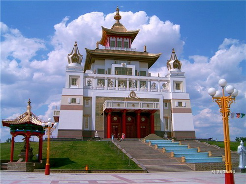 Храм «Золотая обитель Будды Шакьямуни» в Элисте