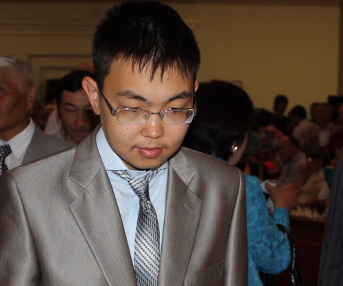 Международный гроссмейстер Санан Сюгиров