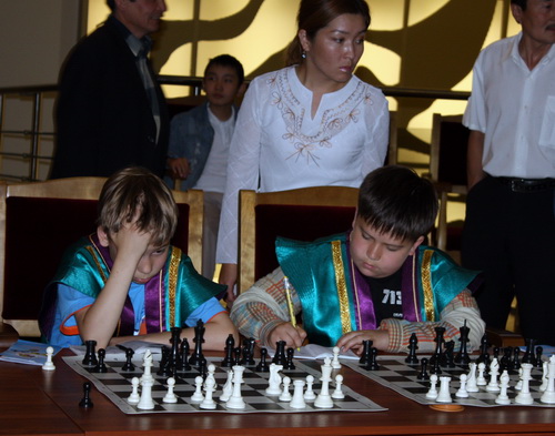 Подрастающие горно-алтайские шахматисты