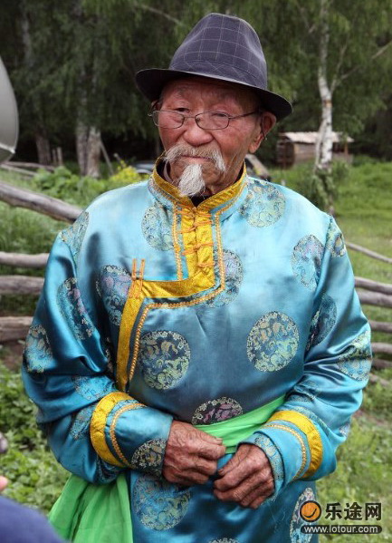 Дед Шукай вырастил трех сыновей, которые заняты в сфере туризма