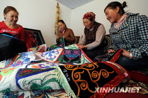 Местным женщинам нашли занятие (фото «Синьхуа»)