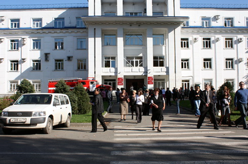 Почти все сотрудники правительства эвакуировались из административного здания