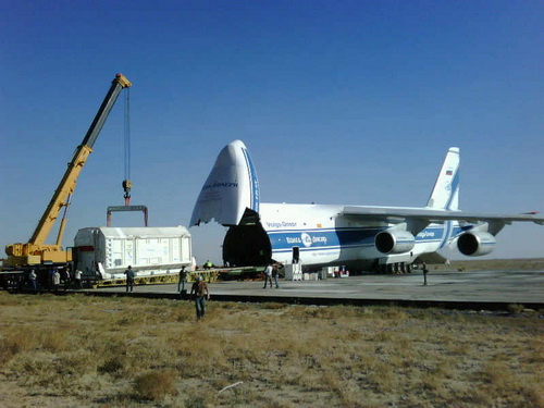 Спутник Eutelsat W7 доставлен в Казахстан самолетом «Руслан»