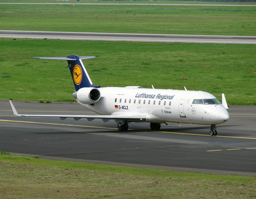 Самолет CRJ-200
