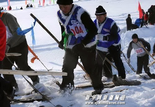 В китайском Алтае прошел фестиваль традиционной зимней охоты