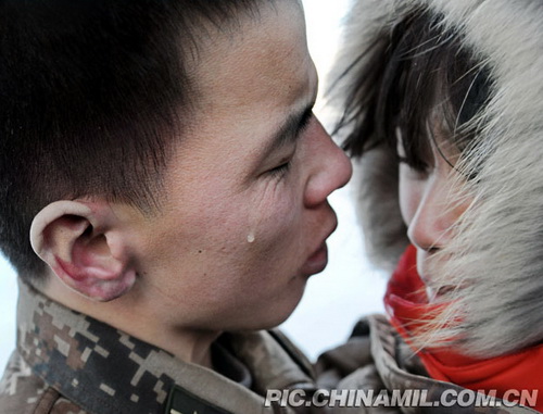 Во время прощания слезы замерзали на сильном морозе
