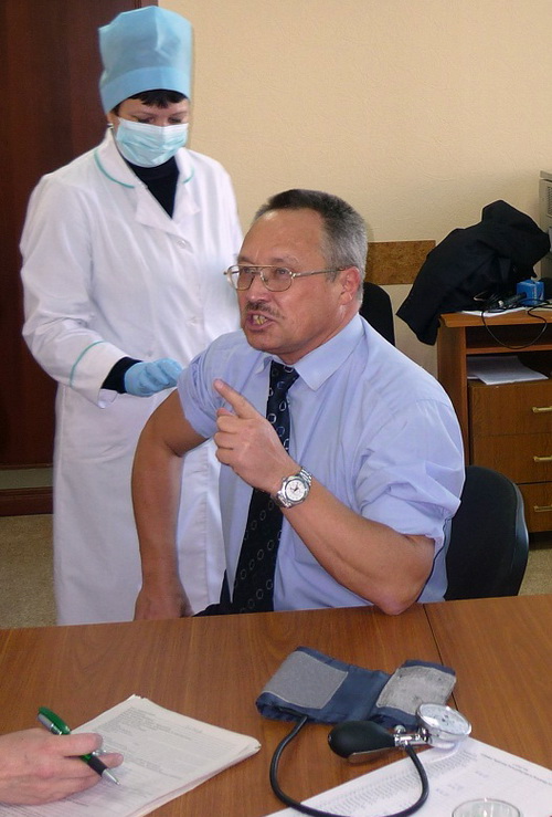 Руководитель Роспотребнадзора поставил прививку против свиного гриппа