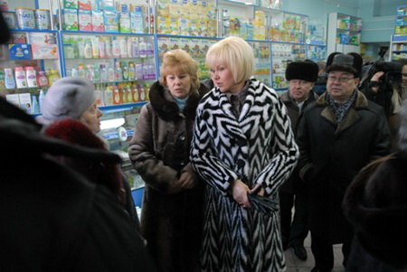 Татьяна Яковлева в сопровождении горно-алтайских чиновников провела рейд по аптекам