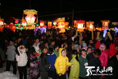 В городе Алтай прошел Фестиваль фонарей