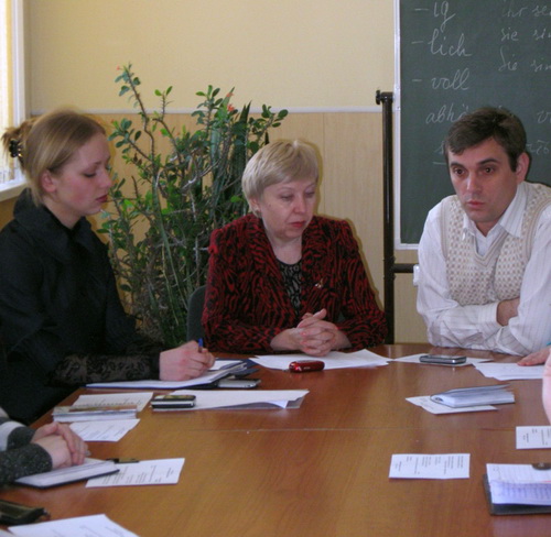 Депутат Андрей Абакумов (справа) призвал молодых людей «не быть овощами»