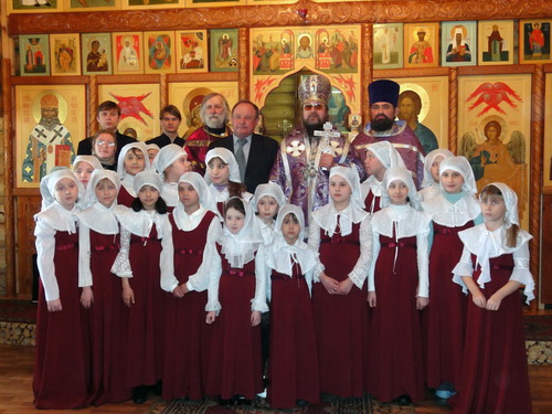 На богослужении в Свято-Макариевской присутствовал мэр Горно-Алтайска Виктор Облогин