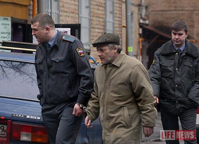 Юрий Меркинд на следственном эксперименте