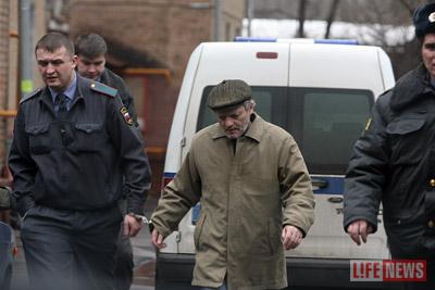 Юрий Меркинд на следственном эксперименте