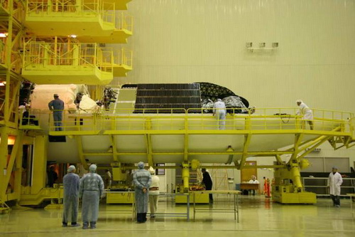 Сборка космической головной части «Протон-М» с «Экостар-14»