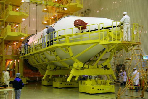 Сборка космической головной части «Протон-М» с «Экостар-14»