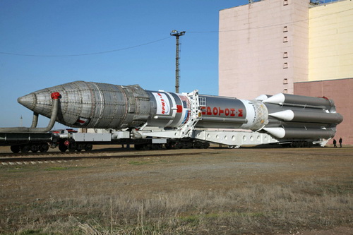 «Протон-М» с космическим аппаратом «АМС-4Р» доставляется на пусковую площадку «Протон-М» с космическим аппаратом «АМС-4Р» доставляется на пусковую площадку