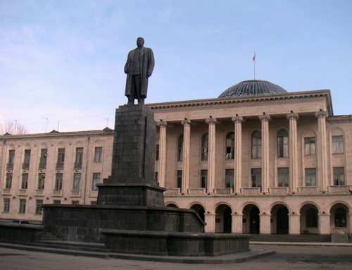 Памятник Сталину в Гори