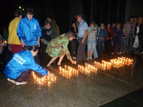 В Горно-Алтайске прошла акция «Свеча памяти» В Горно-Алтайске прошла акция «Свеча памяти»