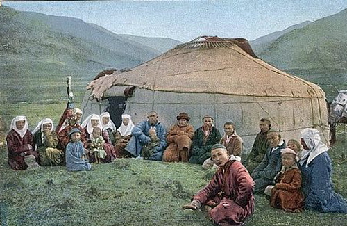 Борьба с китайской экспансией будет сопряжена с трудностями – первое время руянцам предстоит ютиться в юртах (фотография Сергея Борисова, 1904 год)
