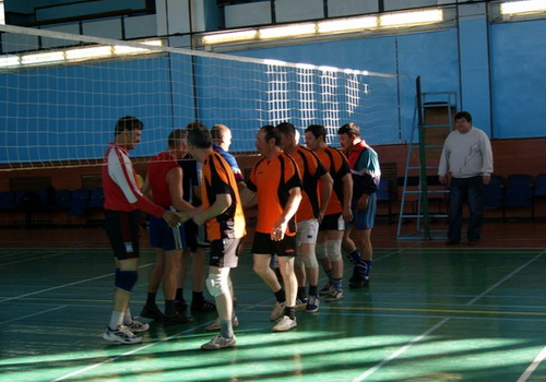 В Горно-Алтайске прошли соревнования по волейболу среди ветеранов спорта