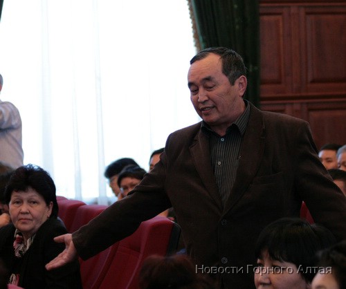 Владимир Кыдыев покинул съезд в знак протеста