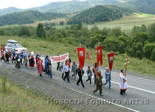 Участники Крестного хода преодолели около 15 км от Шебалино до Мыюты