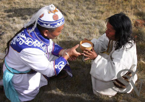 Алтайские и индейские шаманы совершают ритуал