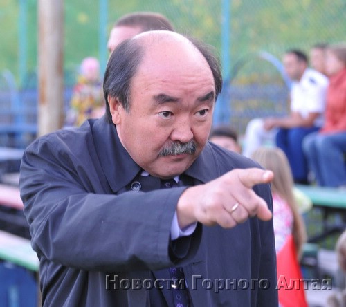 Сергей Карамаев дает ценные указания игрокам
