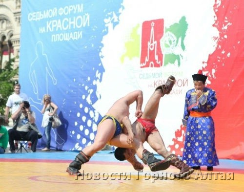 В Москве прошел турнир по бурятской национальной борьбе «Бухэ барилдаан»