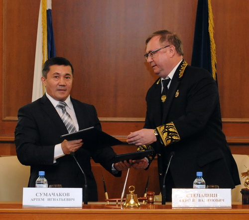 Артем Сумачаков и Сергей Степашин подписали соглашение о сотрудничестве