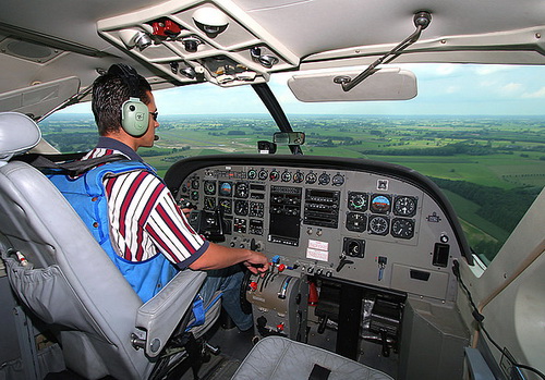 Кабина пилотов (фото airliners.net)