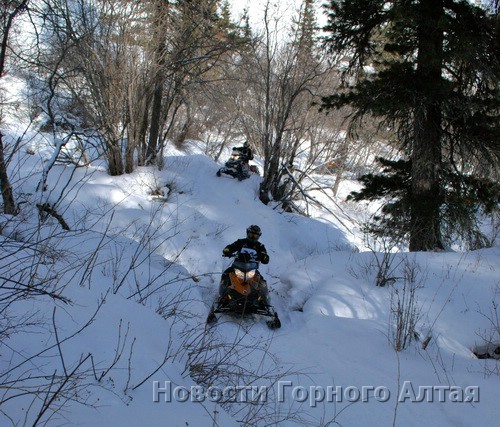 В Горном Алтае состоялся марафон на снегоходах