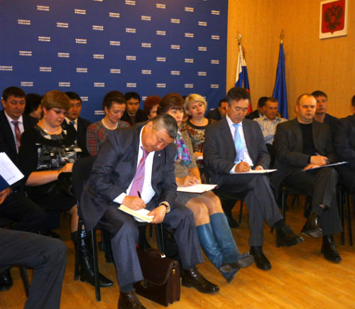 Горно-алтайские единороссы слушают лекцию Дмитрия Медведева