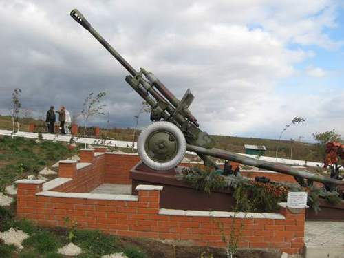 Мемориал в селе Чапаевка. Фото Panoramio.com