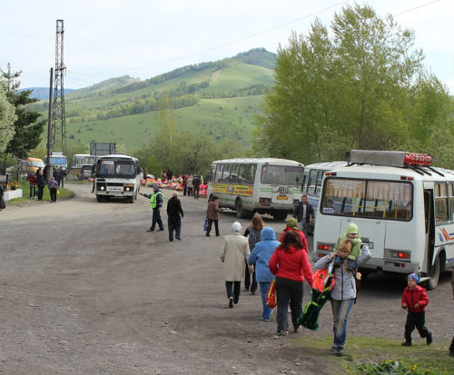 Для удобства горожан организованы дополнительные автобусные маршруты до кладбища