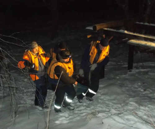 Спасатели выручили пьяного мужчину, оказавшегося на льду Катуни