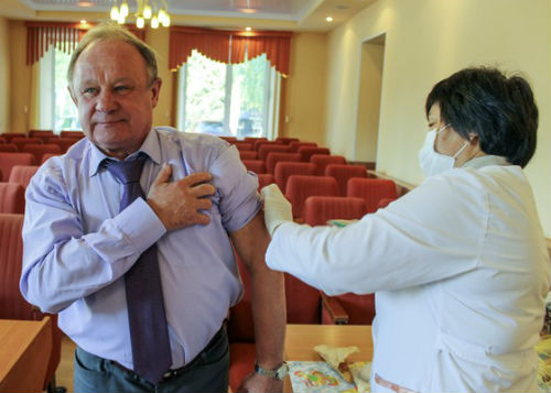 Мэр Виктор Облогин привился от гриппа