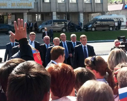Путин поприветствовал жителей Горно-Алтайска. Фото Ирины Минаевой, vk.com