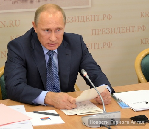 Президент Владимир Путин на совещании в Горно-Алтайске