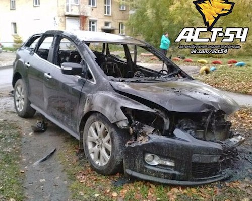 В Новосибирске сгорела машина из Республики Алтай